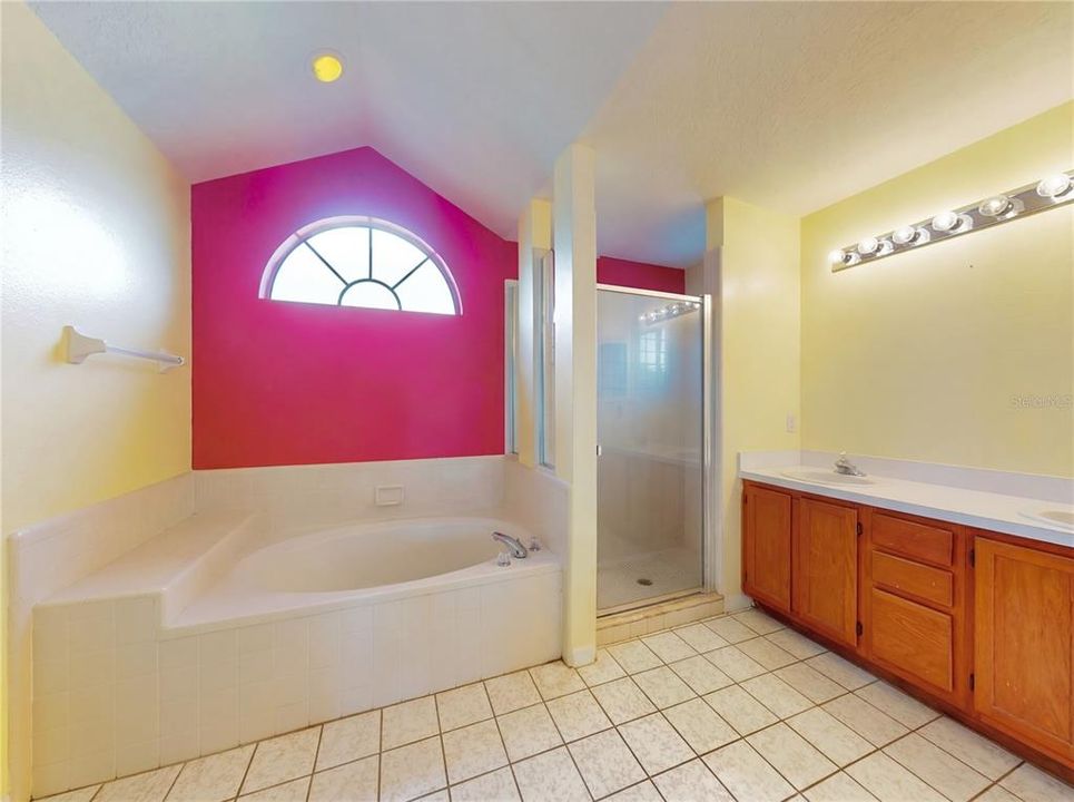 待售: $395,000 (4 贝兹, 2 浴室, 1976 平方英尺)