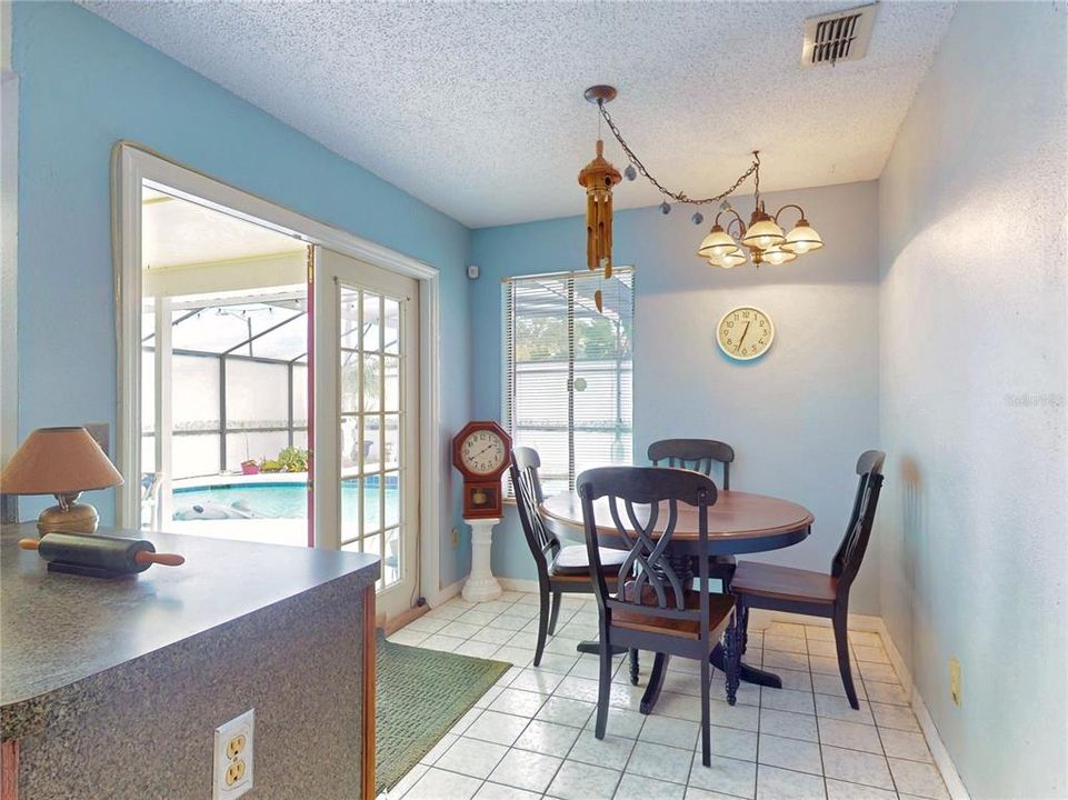 待售: $395,000 (4 贝兹, 2 浴室, 1976 平方英尺)