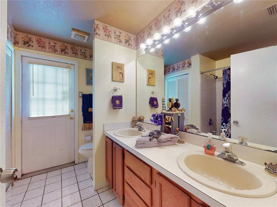 待售: $395,000 (4 贝兹, 2 浴室, 1976 平方英尺)