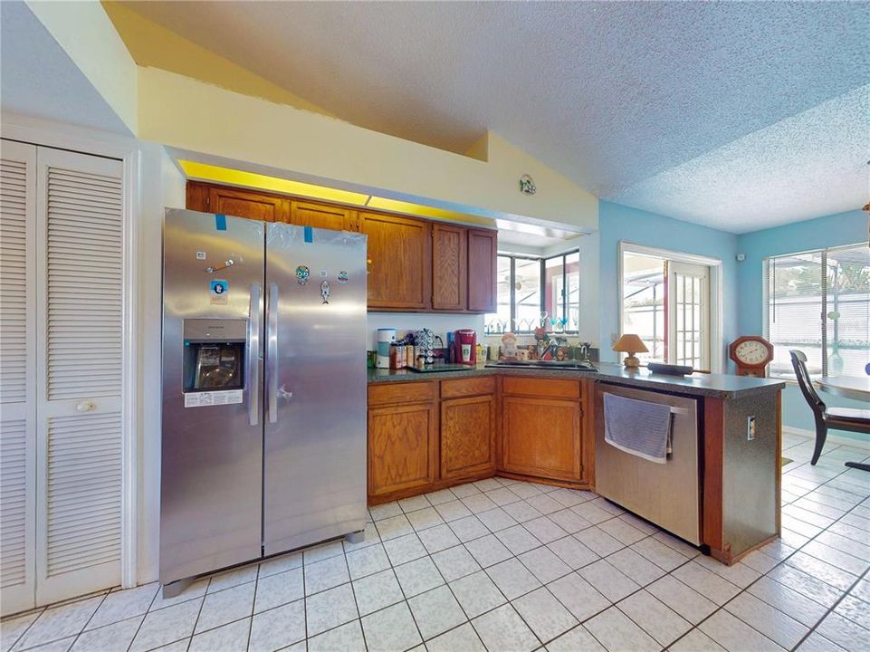 待售: $395,000 (4 贝兹, 2 浴室, 1976 平方英尺)