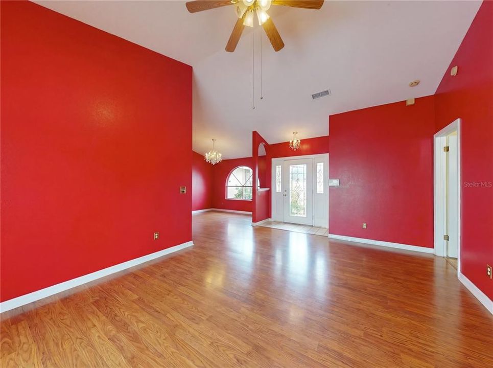 待售: $395,000 (4 贝兹, 2 浴室, 1976 平方英尺)