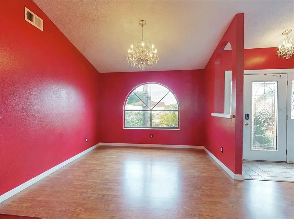 待售: $395,000 (4 贝兹, 2 浴室, 1976 平方英尺)