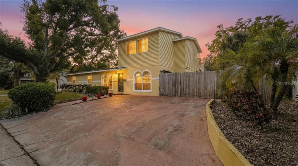 En Venta: $960,000 (4 camas, 3 baños, 1980 Pies cuadrados)