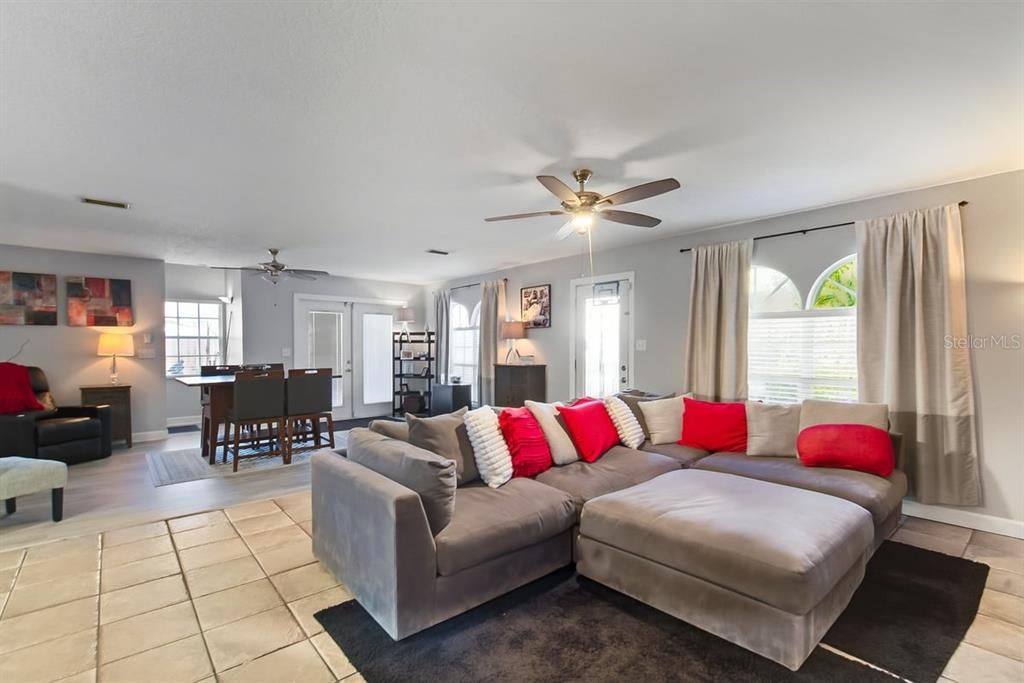 En Venta: $960,000 (4 camas, 3 baños, 1980 Pies cuadrados)