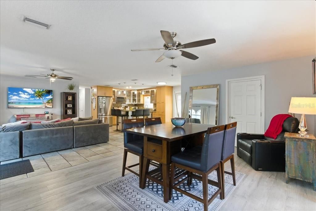 En Venta: $960,000 (4 camas, 3 baños, 1980 Pies cuadrados)