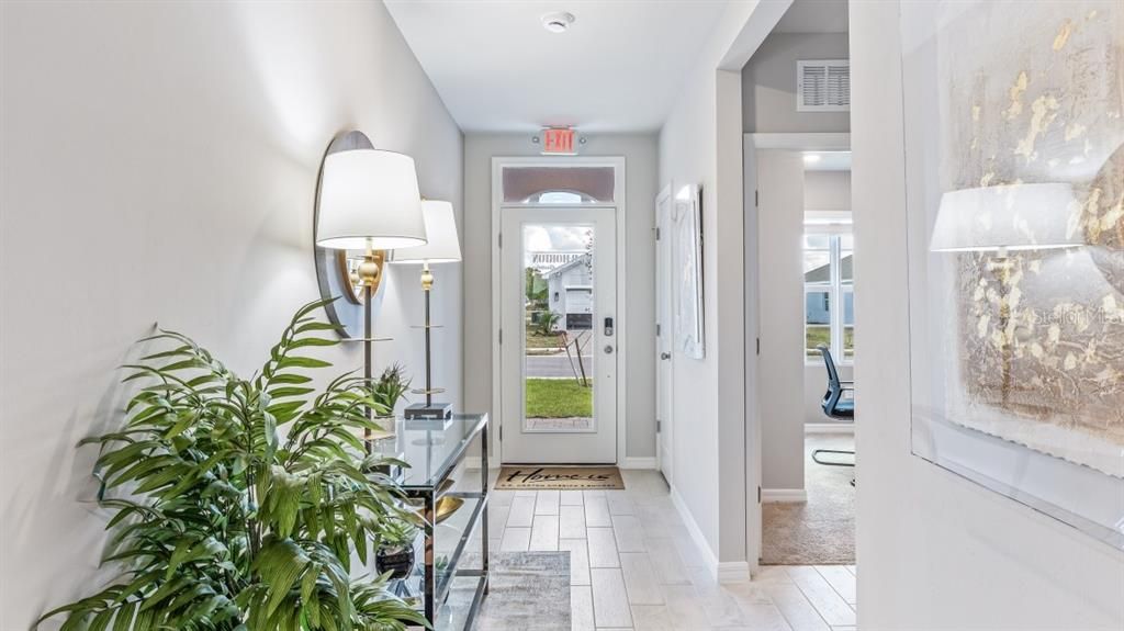 На продажу: $341,620 (4 спален, 2 ванн, 1828 Квадратных фут)