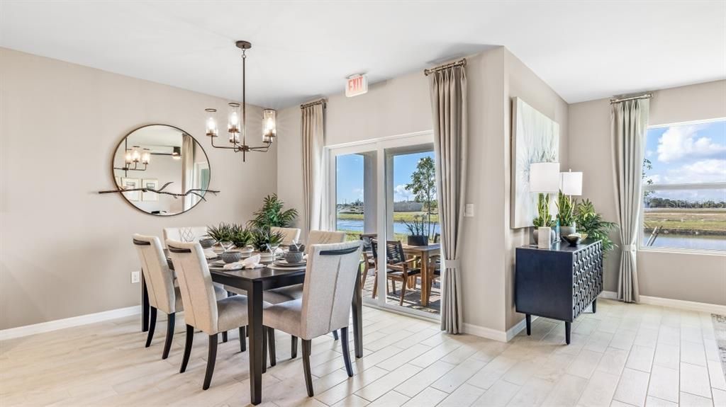 На продажу: $341,620 (4 спален, 2 ванн, 1828 Квадратных фут)