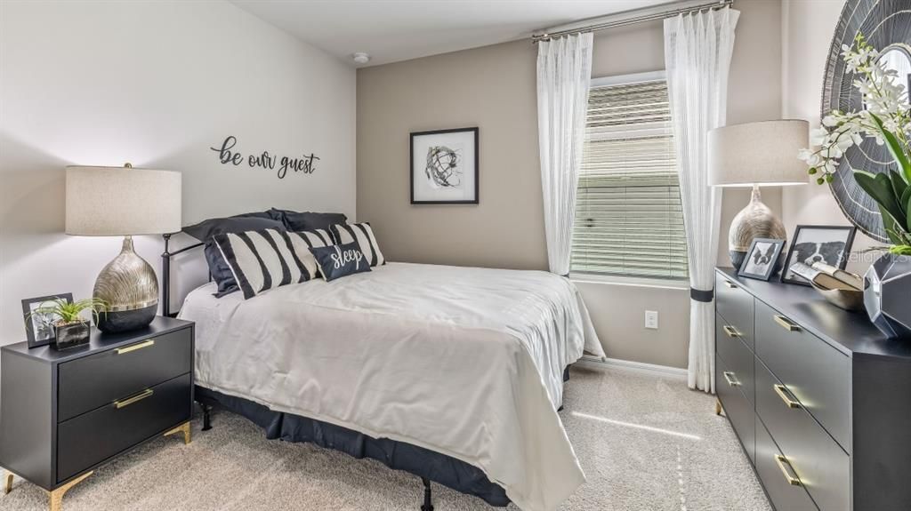 На продажу: $341,620 (4 спален, 2 ванн, 1828 Квадратных фут)