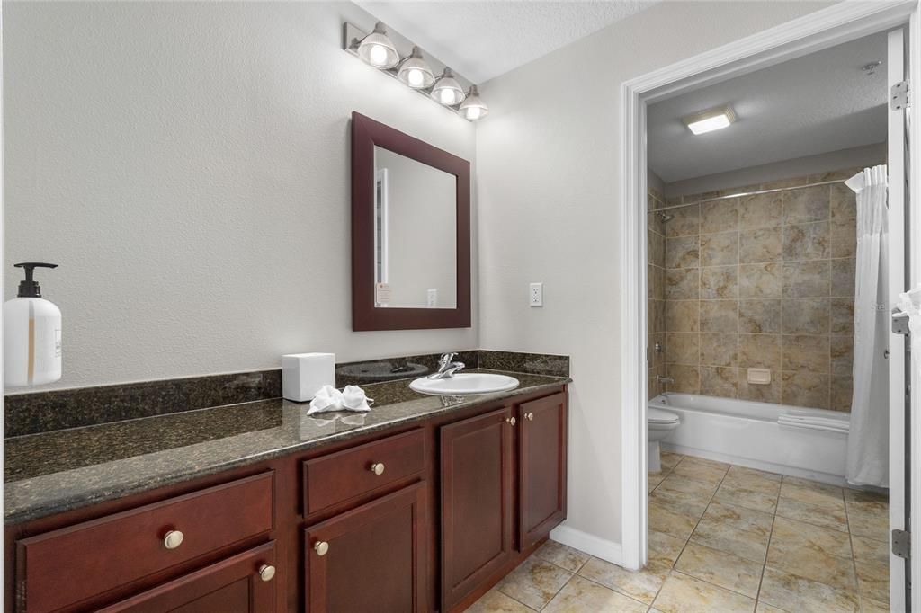 En Venta: $299,000 (2 camas, 2 baños, 1265 Pies cuadrados)