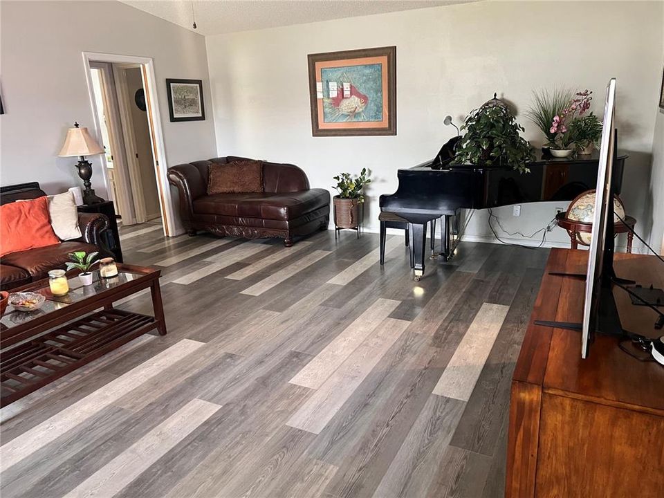 For Sale: $328,500 (3 beds, 2 baths, 1620 Square Feet)