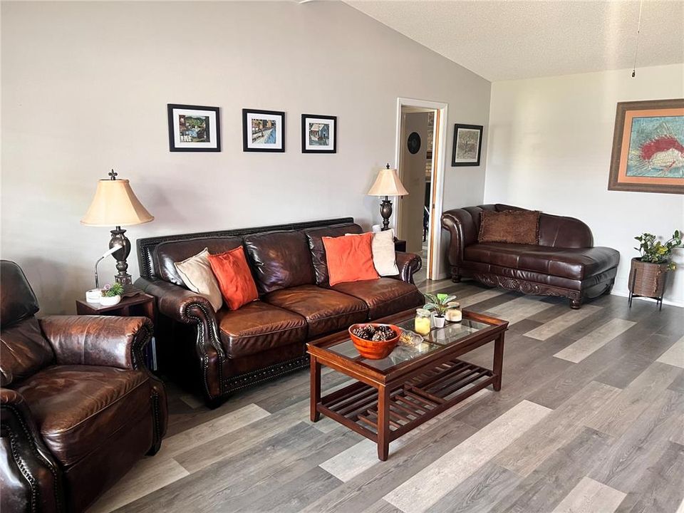 For Sale: $328,500 (3 beds, 2 baths, 1620 Square Feet)