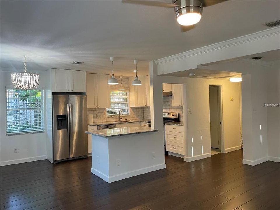 出租: $3,400 (3 贝兹, 2 浴室, 1701 平方英尺)