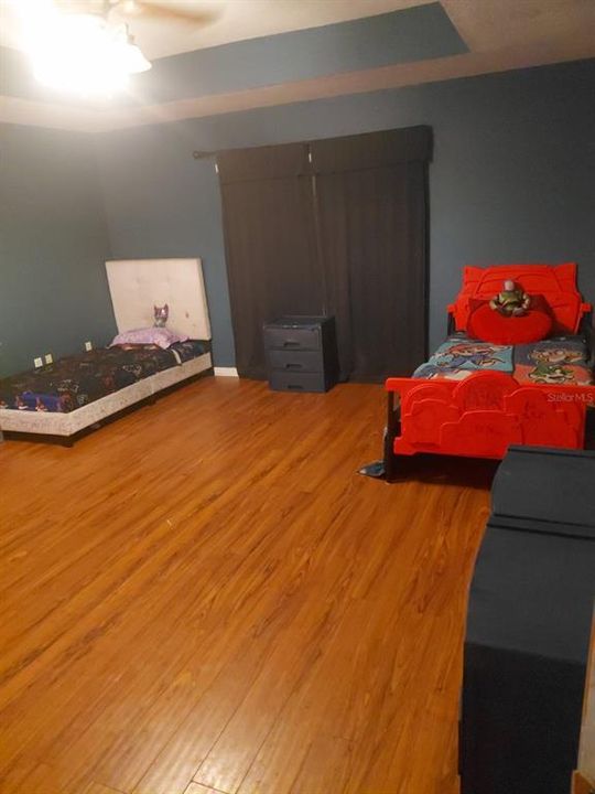 En Venta: $440,000 (4 camas, 2 baños, 2204 Pies cuadrados)