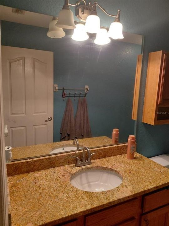 En Venta: $440,000 (4 camas, 2 baños, 2204 Pies cuadrados)