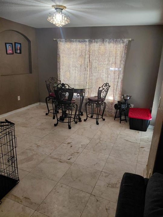 En Venta: $440,000 (4 camas, 2 baños, 2204 Pies cuadrados)