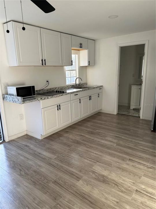 En Venta: $440,000 (4 camas, 2 baños, 2204 Pies cuadrados)