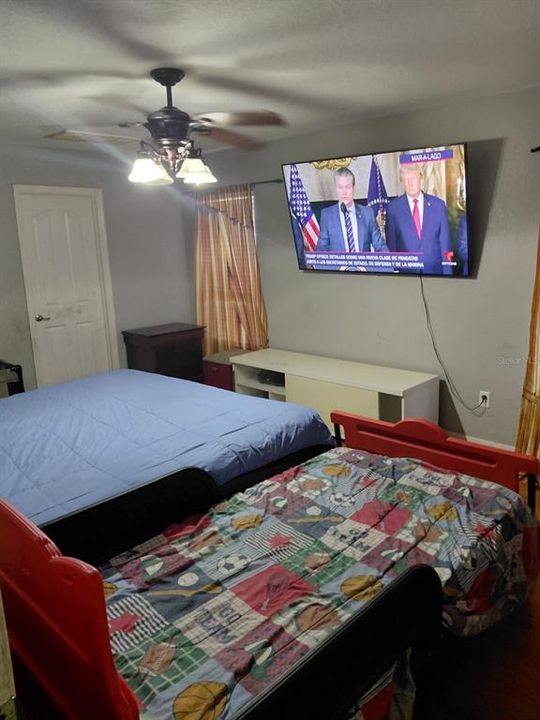 En Venta: $440,000 (4 camas, 2 baños, 2204 Pies cuadrados)