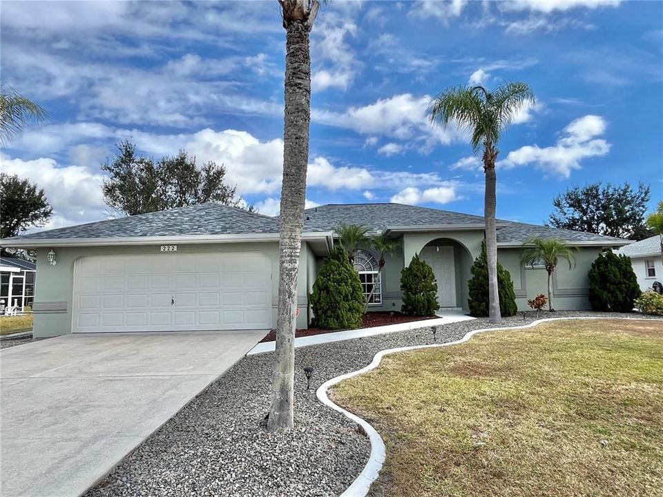 For Sale: $299,900 (2 beds, 2 baths, 1897 Square Feet)