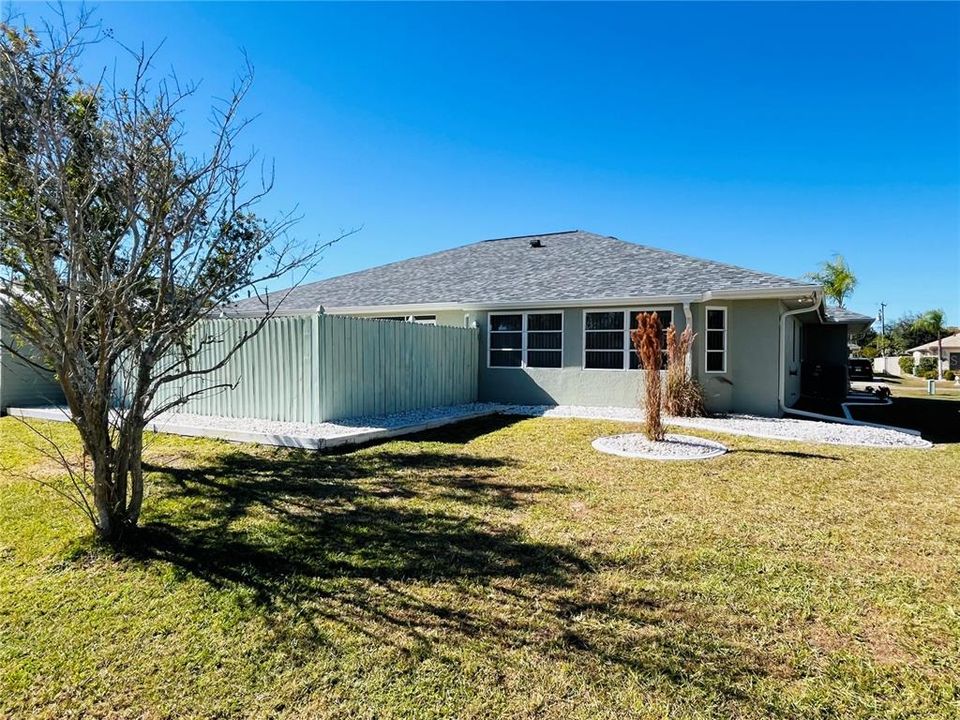 For Sale: $299,900 (2 beds, 2 baths, 1897 Square Feet)