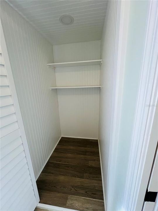 For Sale: $299,900 (2 beds, 2 baths, 1897 Square Feet)