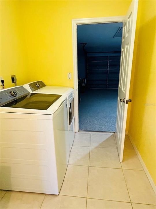 For Sale: $299,900 (2 beds, 2 baths, 1897 Square Feet)