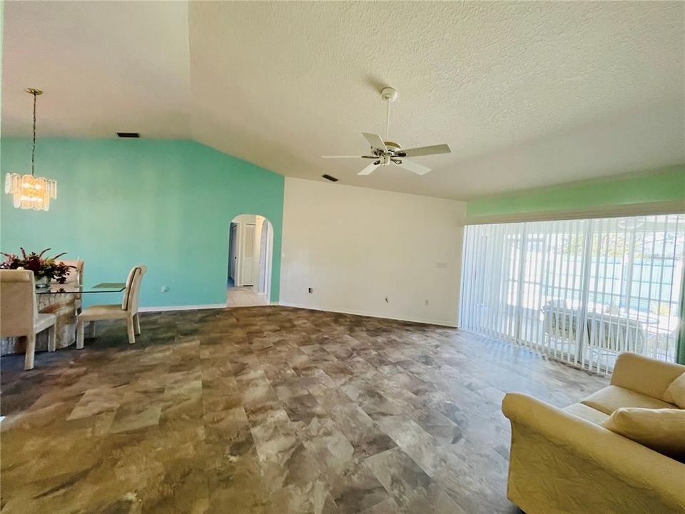 For Sale: $299,900 (2 beds, 2 baths, 1897 Square Feet)