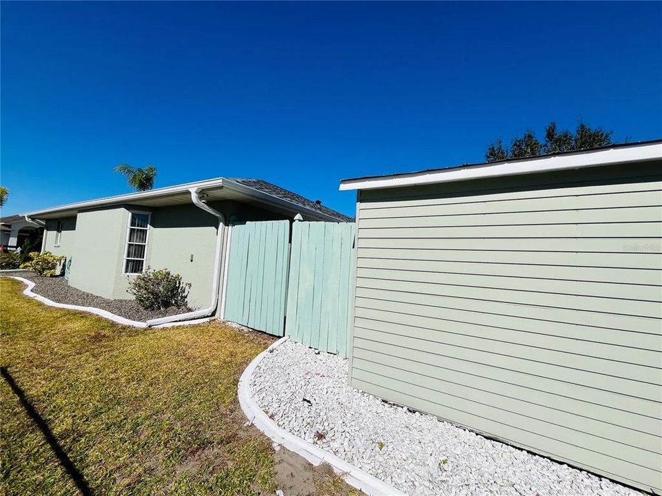 For Sale: $299,900 (2 beds, 2 baths, 1897 Square Feet)