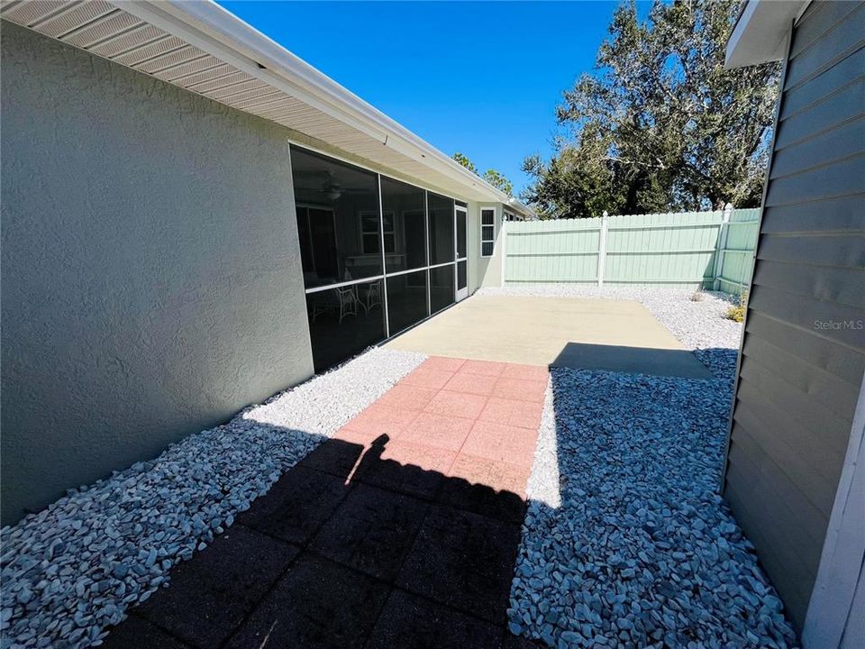 For Sale: $299,900 (2 beds, 2 baths, 1897 Square Feet)