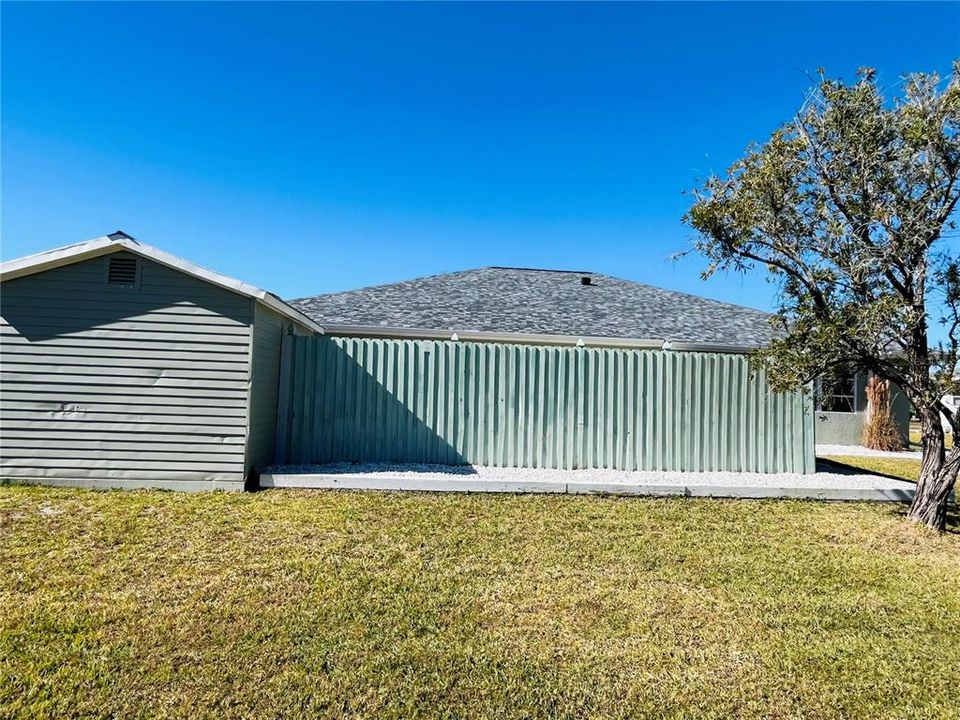 For Sale: $299,900 (2 beds, 2 baths, 1897 Square Feet)