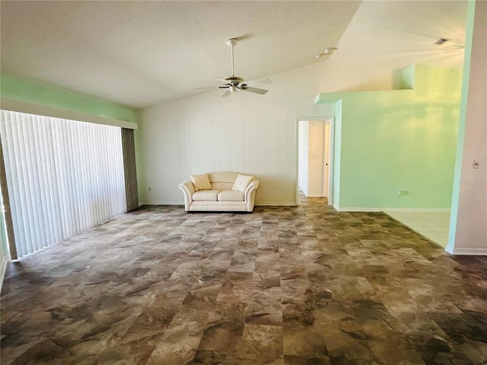 For Sale: $299,900 (2 beds, 2 baths, 1897 Square Feet)