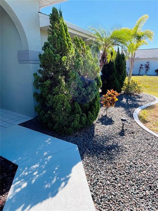 For Sale: $299,900 (2 beds, 2 baths, 1897 Square Feet)