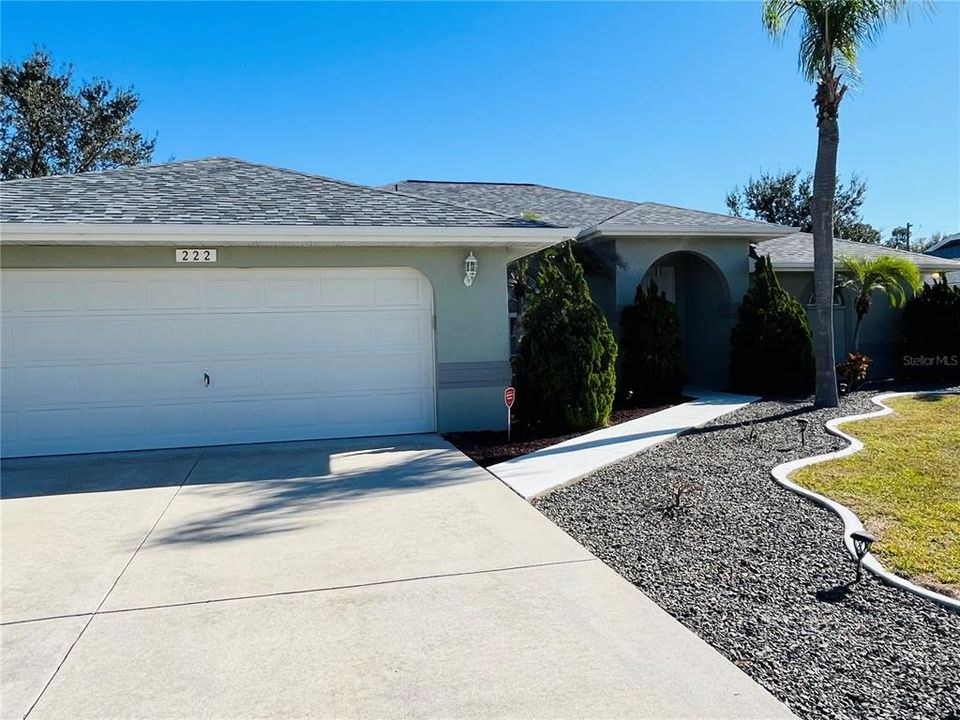 For Sale: $299,900 (2 beds, 2 baths, 1897 Square Feet)