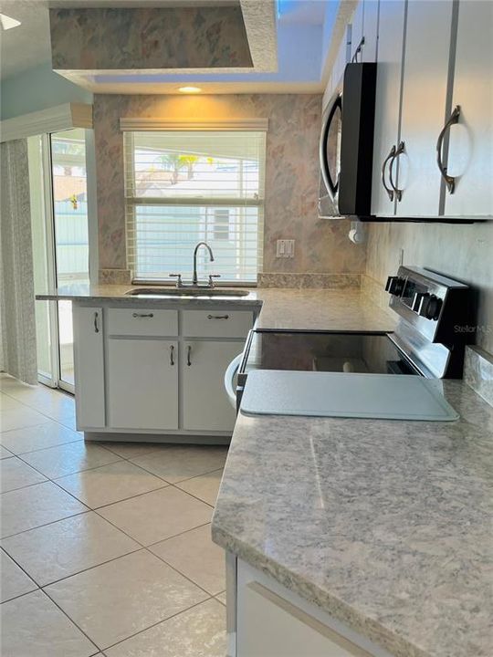 For Sale: $299,900 (2 beds, 2 baths, 1897 Square Feet)