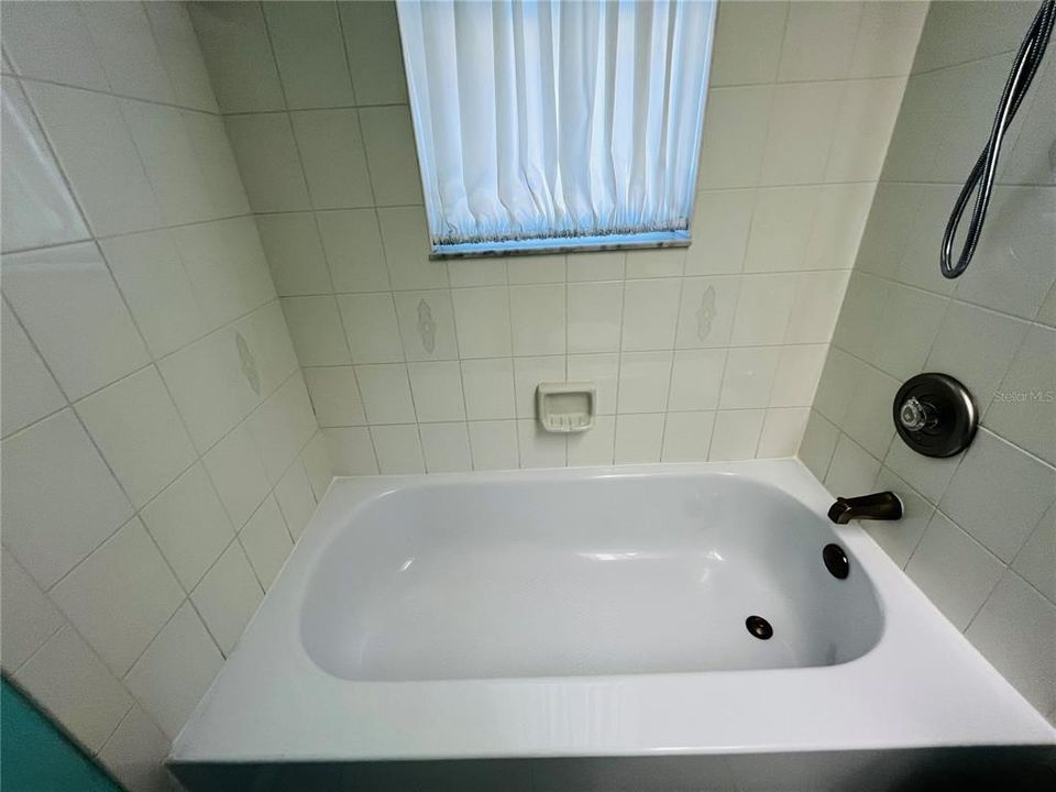 For Sale: $299,900 (2 beds, 2 baths, 1897 Square Feet)