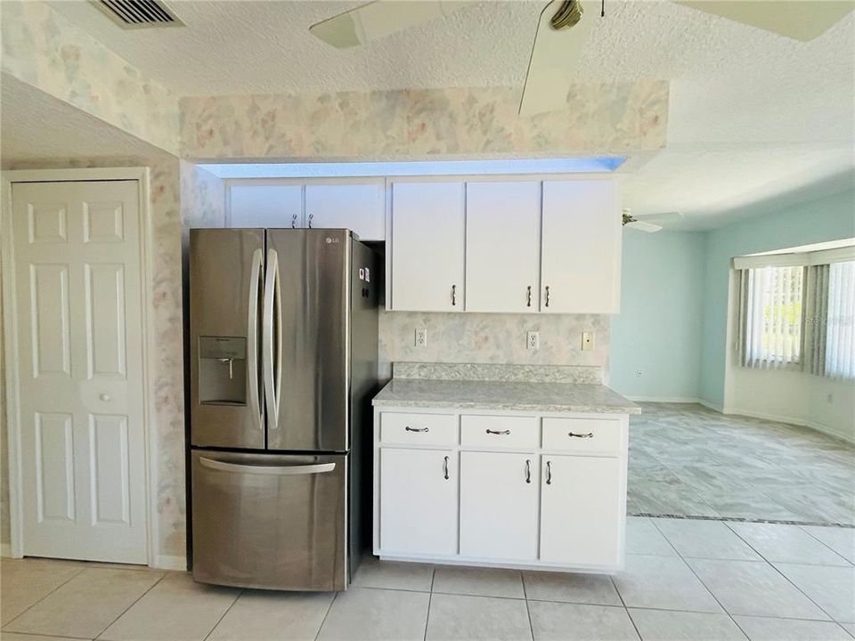 For Sale: $299,900 (2 beds, 2 baths, 1897 Square Feet)