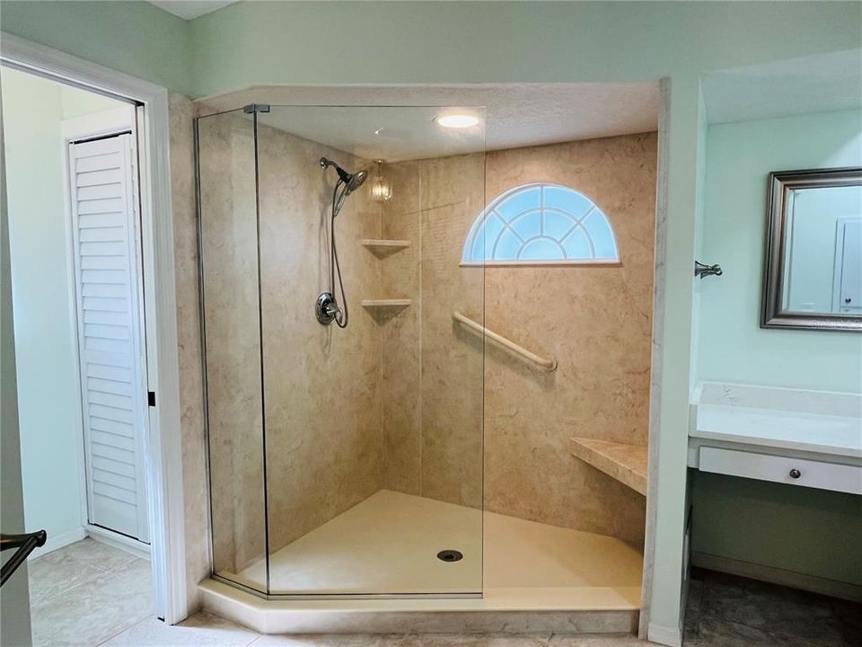 For Sale: $299,900 (2 beds, 2 baths, 1897 Square Feet)