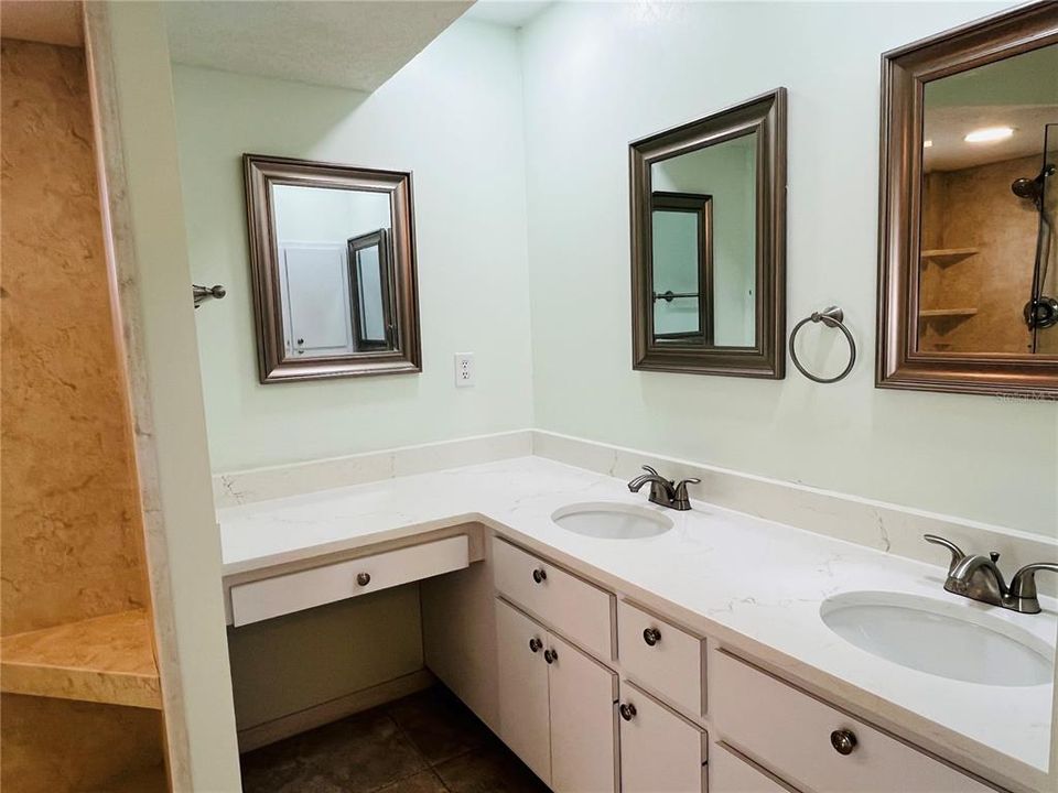 For Sale: $299,900 (2 beds, 2 baths, 1897 Square Feet)