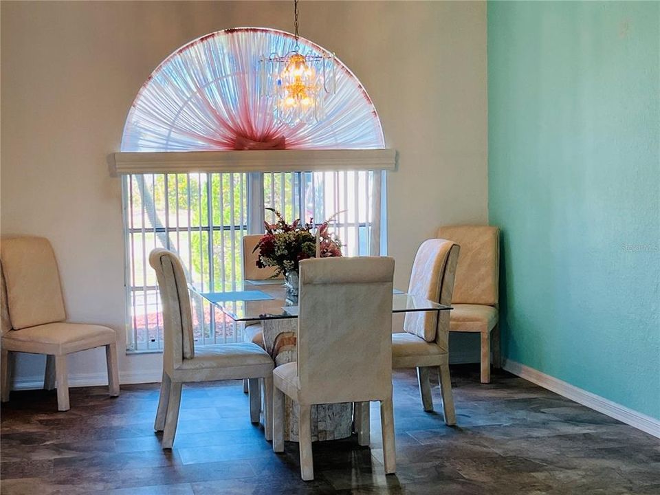 For Sale: $299,900 (2 beds, 2 baths, 1897 Square Feet)