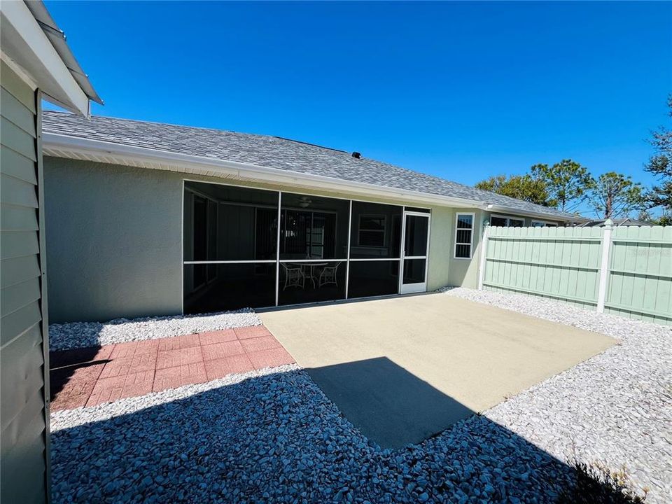 For Sale: $299,900 (2 beds, 2 baths, 1897 Square Feet)