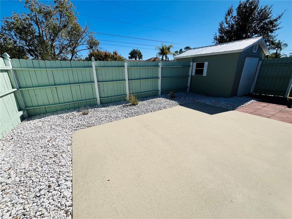 For Sale: $299,900 (2 beds, 2 baths, 1897 Square Feet)