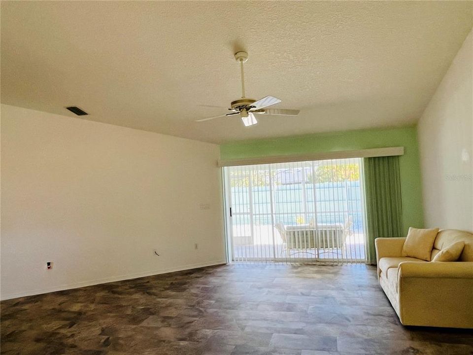 For Sale: $299,900 (2 beds, 2 baths, 1897 Square Feet)