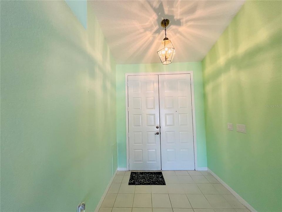 For Sale: $299,900 (2 beds, 2 baths, 1897 Square Feet)