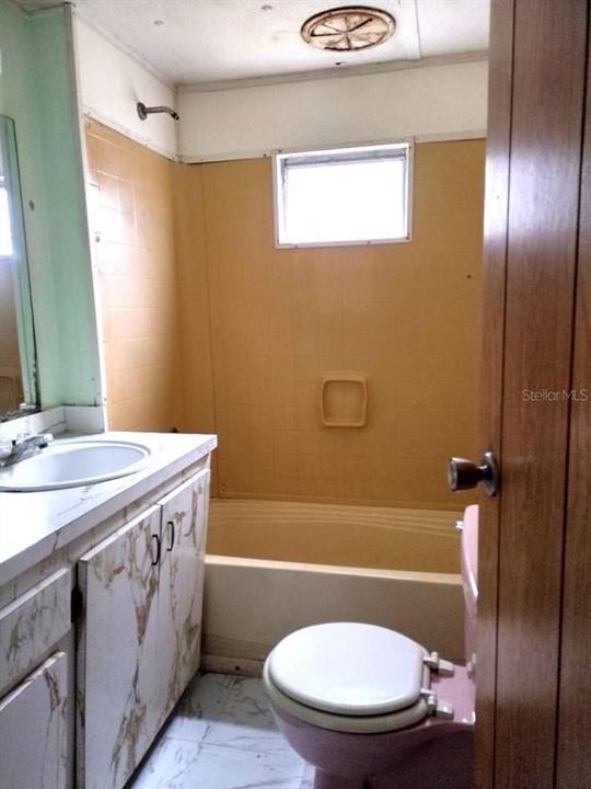 На продажу: $99,000 (2 спален, 2 ванн, 982 Квадратных фут)