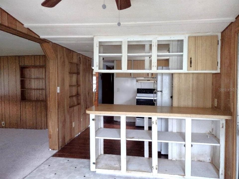 На продажу: $99,000 (2 спален, 2 ванн, 982 Квадратных фут)