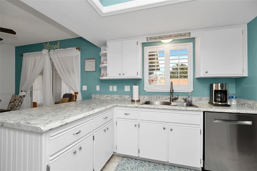 For Sale: $249,000 (3 beds, 2 baths, 1404 Square Feet)