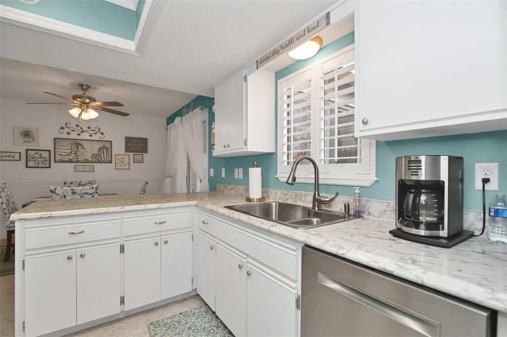 For Sale: $249,000 (3 beds, 2 baths, 1404 Square Feet)