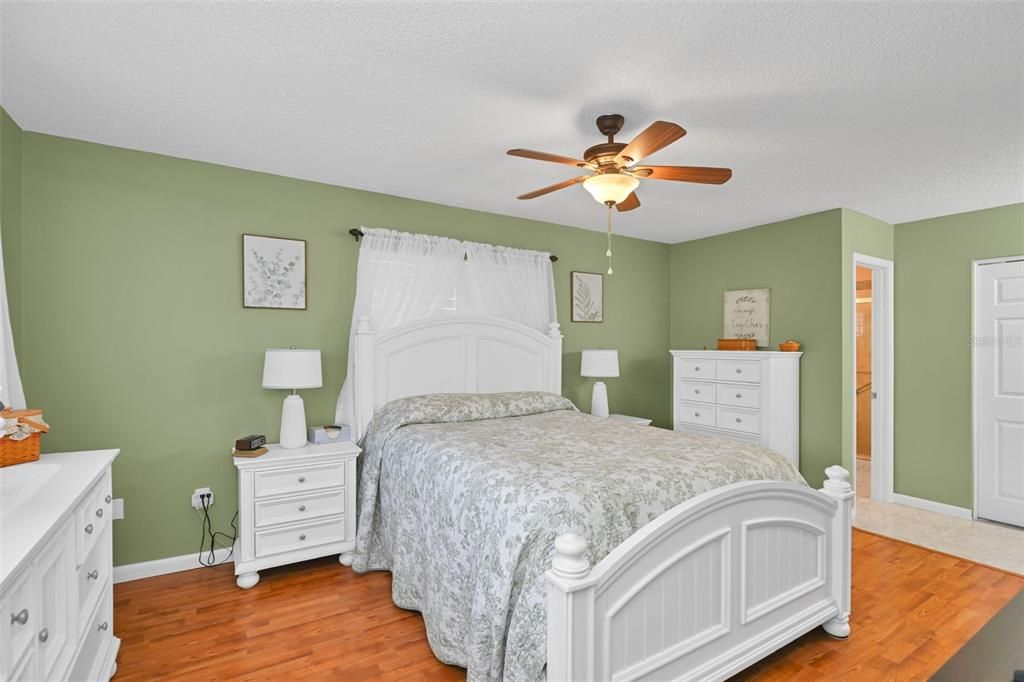 For Sale: $249,000 (3 beds, 2 baths, 1404 Square Feet)