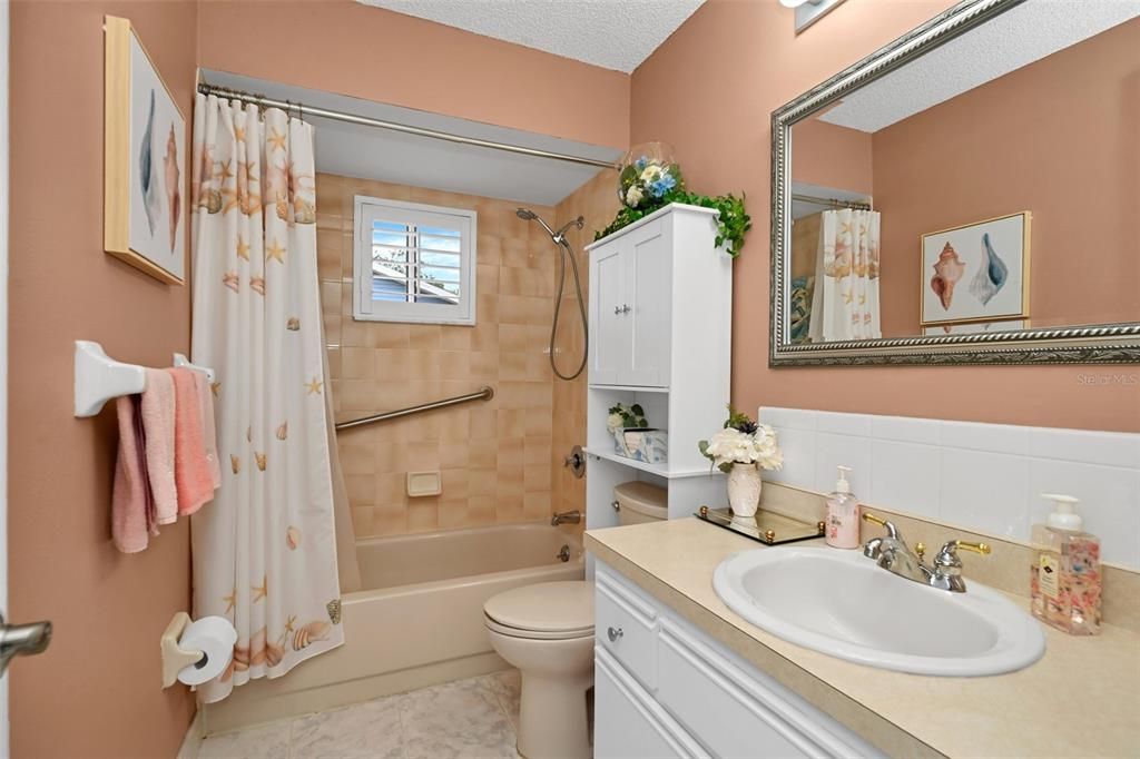 For Sale: $249,000 (3 beds, 2 baths, 1404 Square Feet)