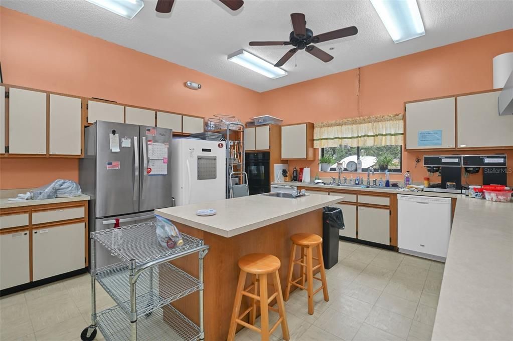 For Sale: $249,000 (3 beds, 2 baths, 1404 Square Feet)