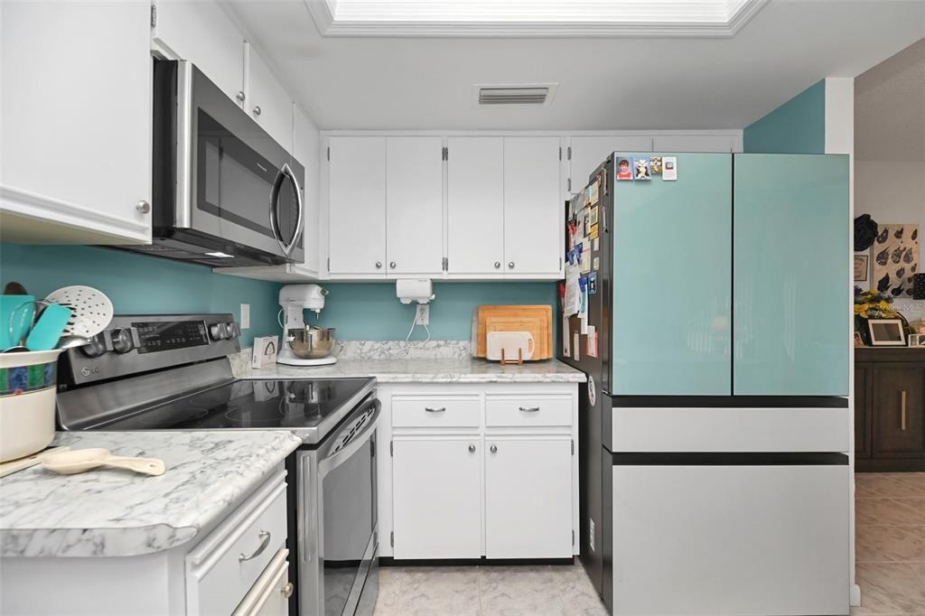 For Sale: $249,000 (3 beds, 2 baths, 1404 Square Feet)